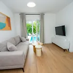 House Sumica, * モスタル