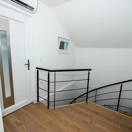 House Sumica, Prázdninový dům Mostar